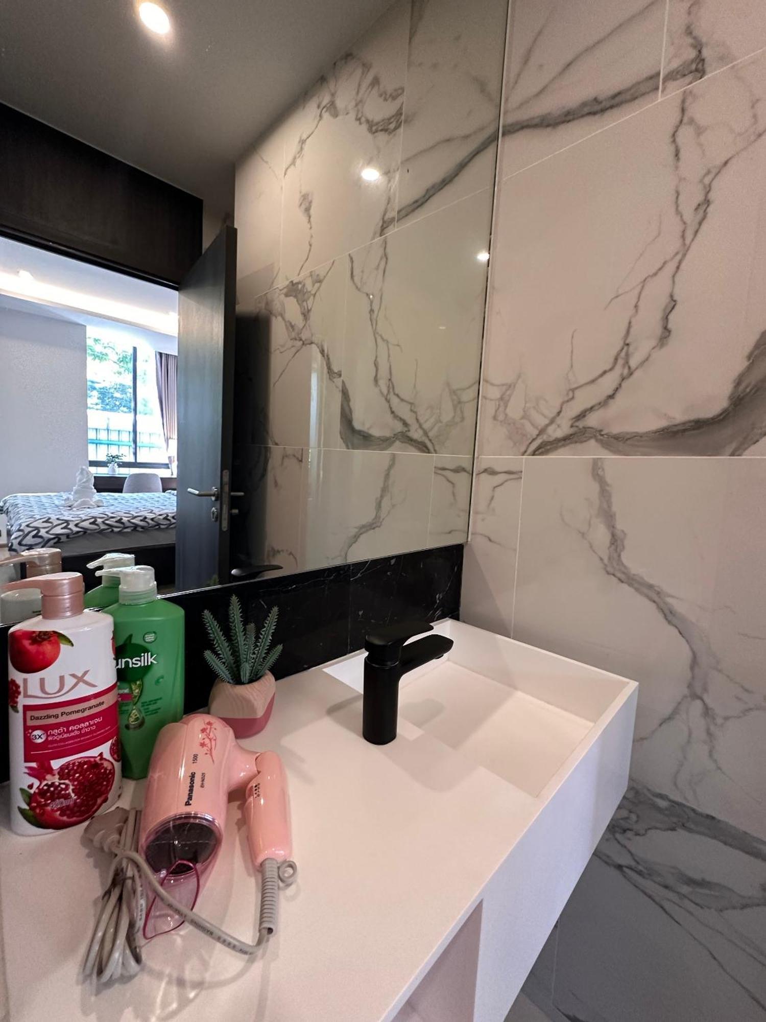 168 Sukhumvit 36精品公寓 Bangkok Esterno foto